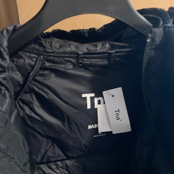 NWT Aritzia Basecamp Puffer Black - Picture 2 of 5